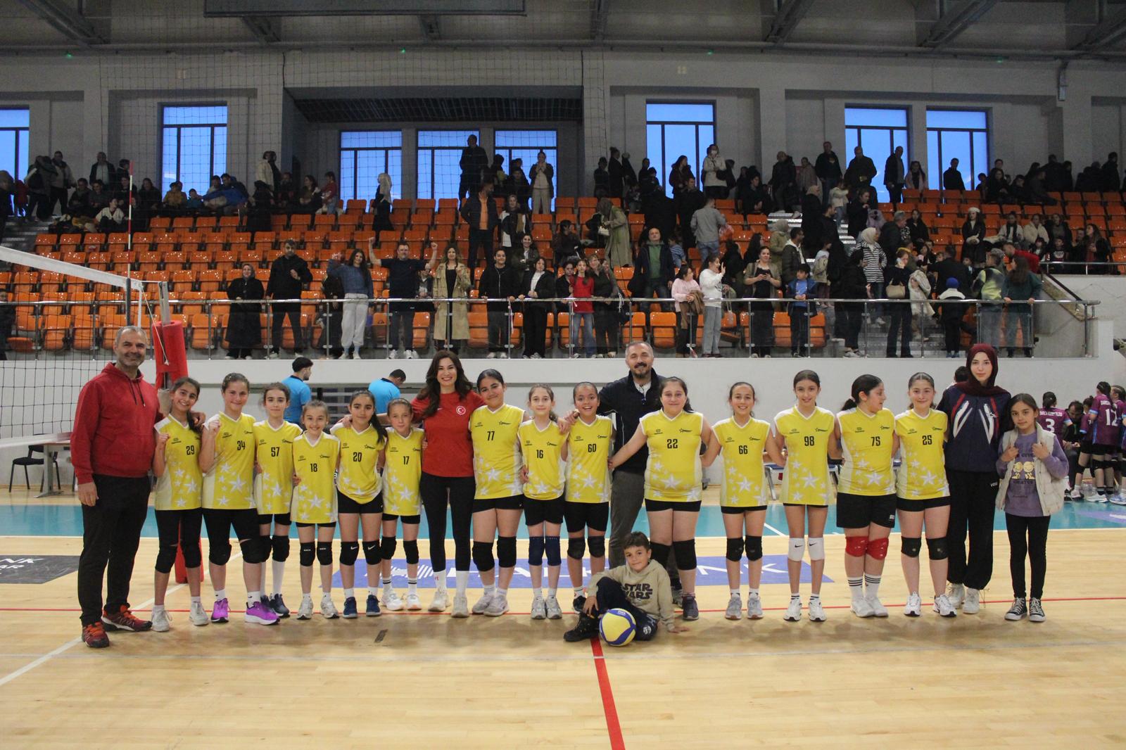 Geleceğin Yıldızları Voleybol